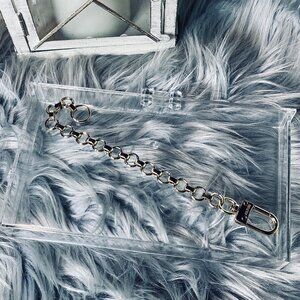 Oventure The Hook Me Up Wristlet Phone Charm